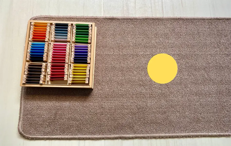 Монтесори цветна кутия 3 – нюанси на цветовете и жълт кръг