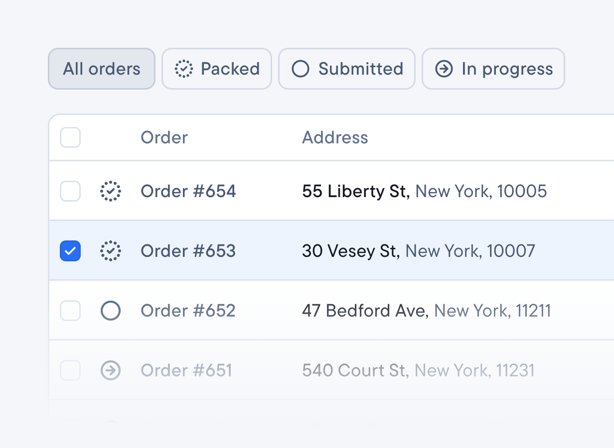 Client order list filtered by status, with orders and their delivery addresses
