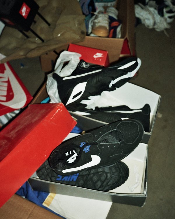 VINTAGE SNEAKERS HUNT