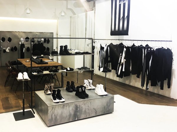 AW17 PARIS SHOWROOM
