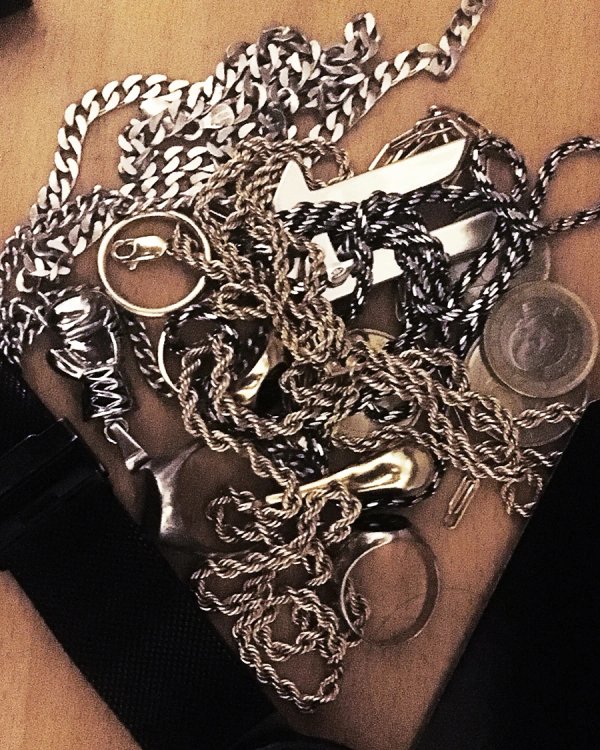 AW18 BUCKLE AND PENDANT