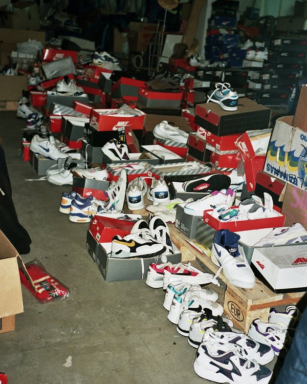 VINTAGE SNEAKERS HUNT