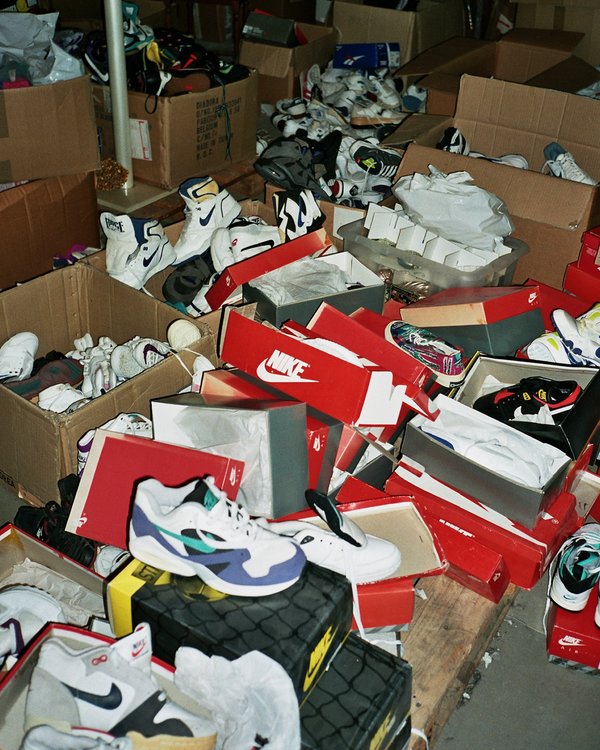 VINTAGE SNEAKERS HUNT