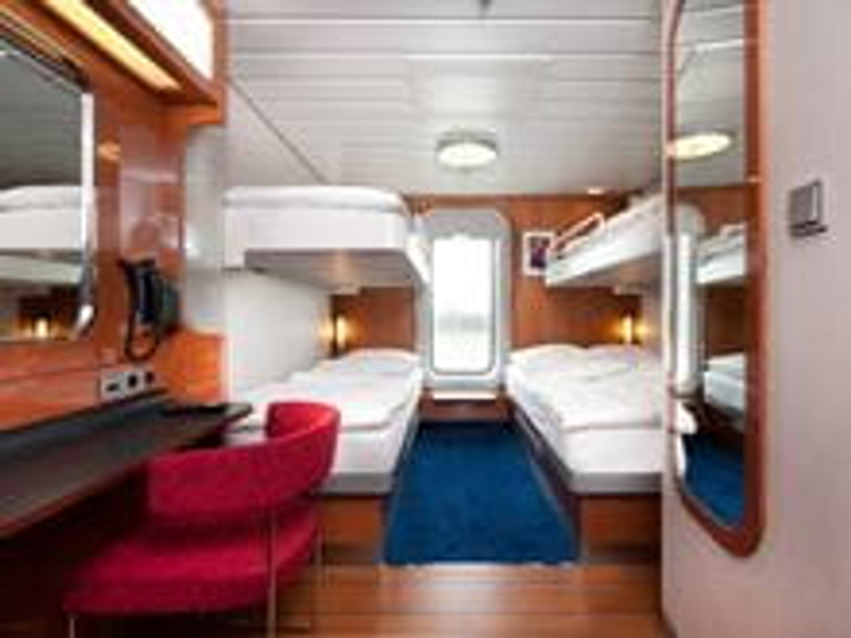 4 Berth Outside Cabin