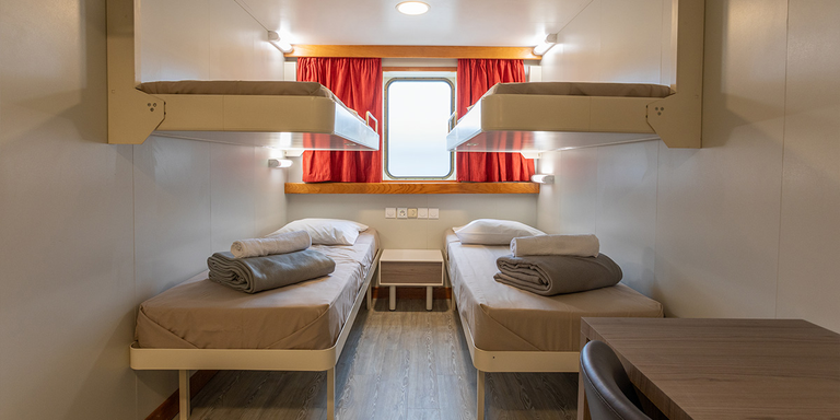 4 Bed Outside Cabin, bunk beds