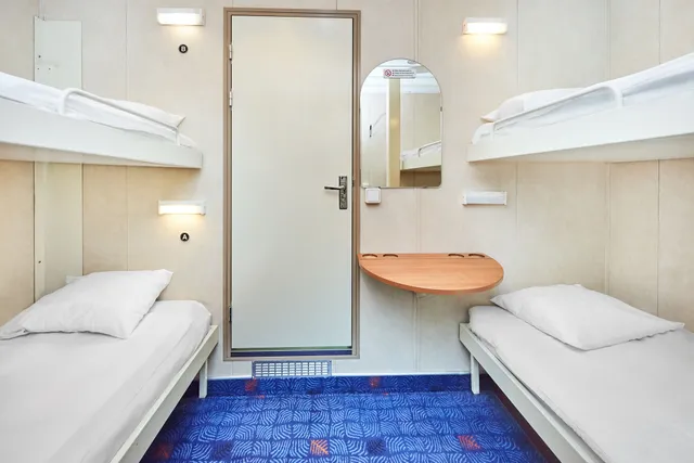 4 Berth Inside Cabin
