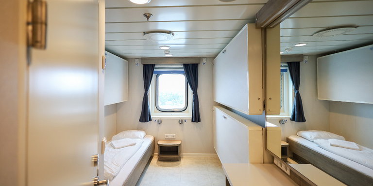 4 Bed Outside Cabin, bunk beds