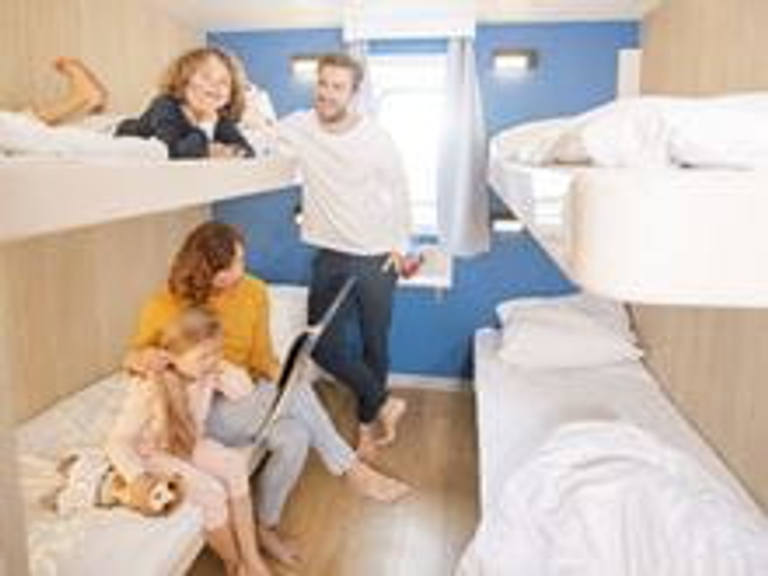 4 Berth Outside Cabin