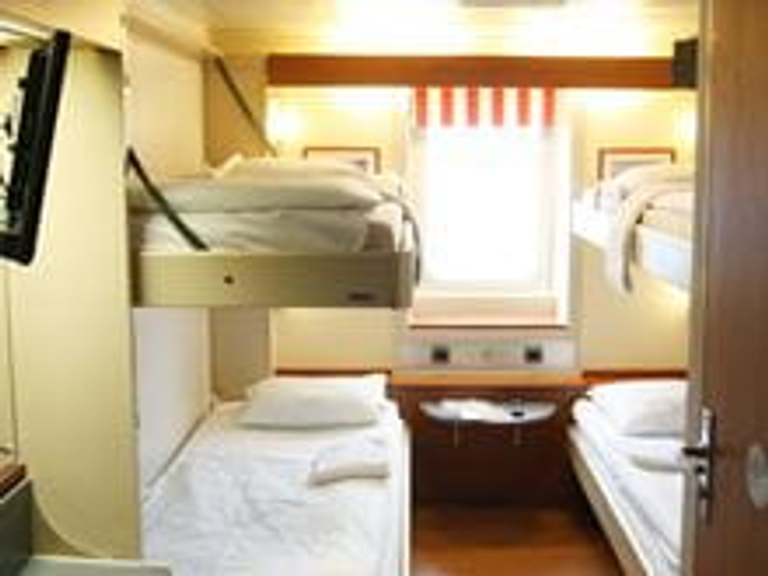 4 Berth Outside Cabin
