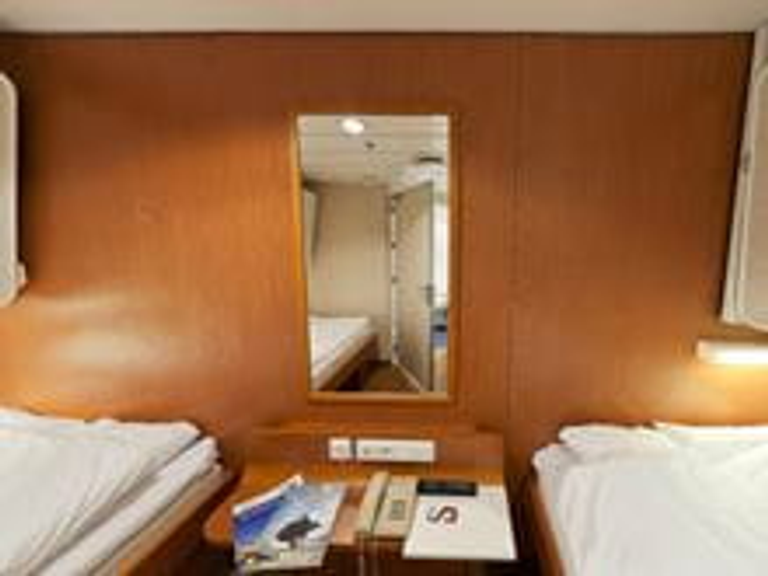 4 Berth Accessible Inside Cabin