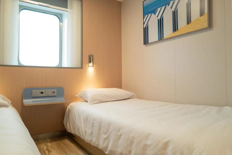 2 Berth Outside Club Cabin, Allergy-Friendly