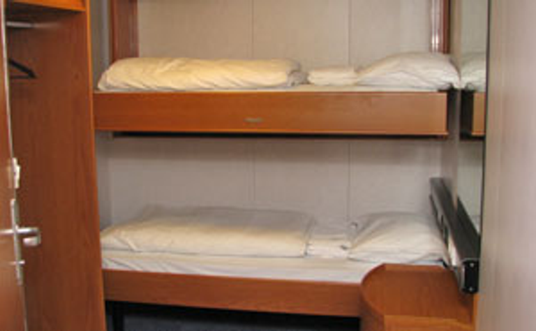 2 Bed Inside Cabin, bunk beds