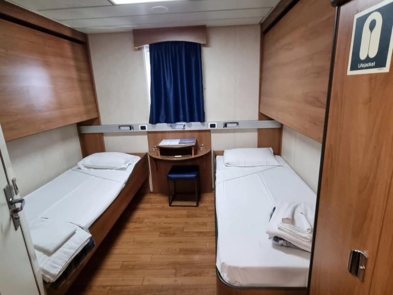 4 Berth Outside Cabin