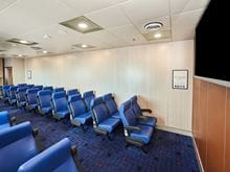 Reclining Seat (Public Room)