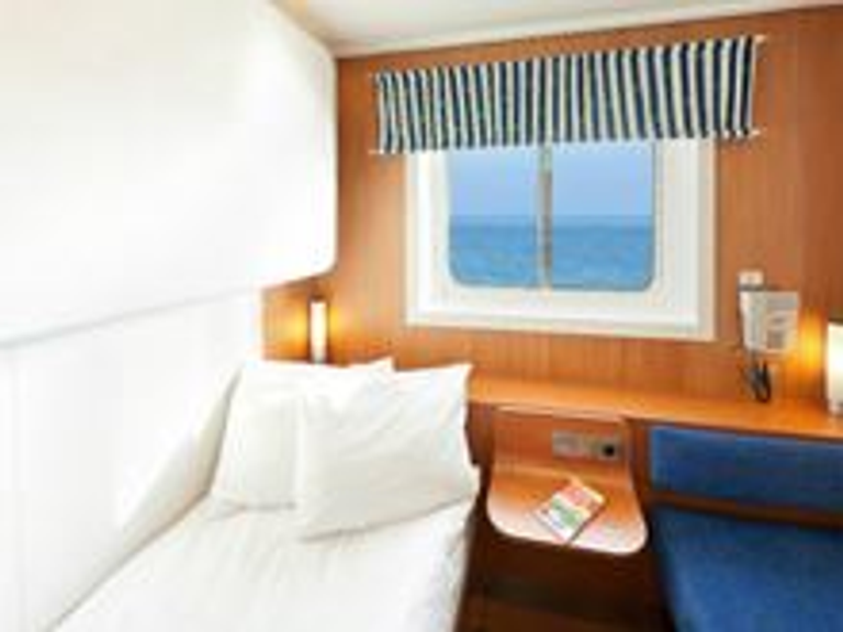 2 Berth Pet Friendly Outside Cabin