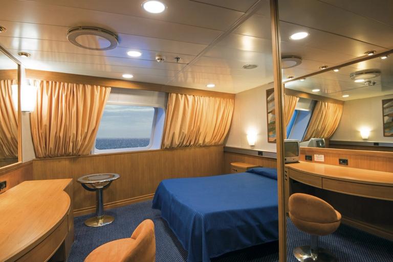 2 Berth Honeymoon Suite