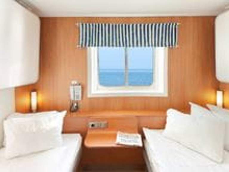 4 Berth Pet Friendly Outside Cabin