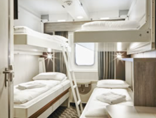 4 lovų lauko kajutė