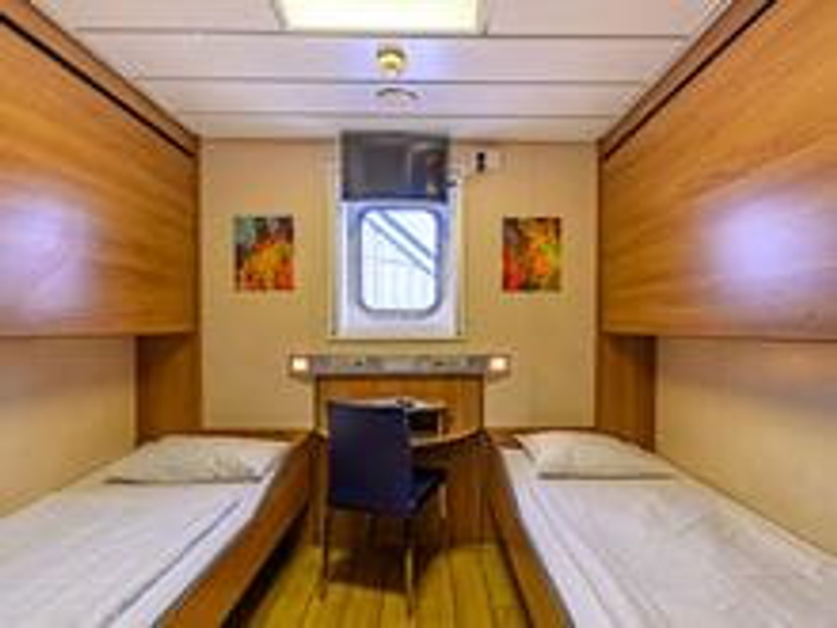 2 Berth Pet Friendly Outside Cabin