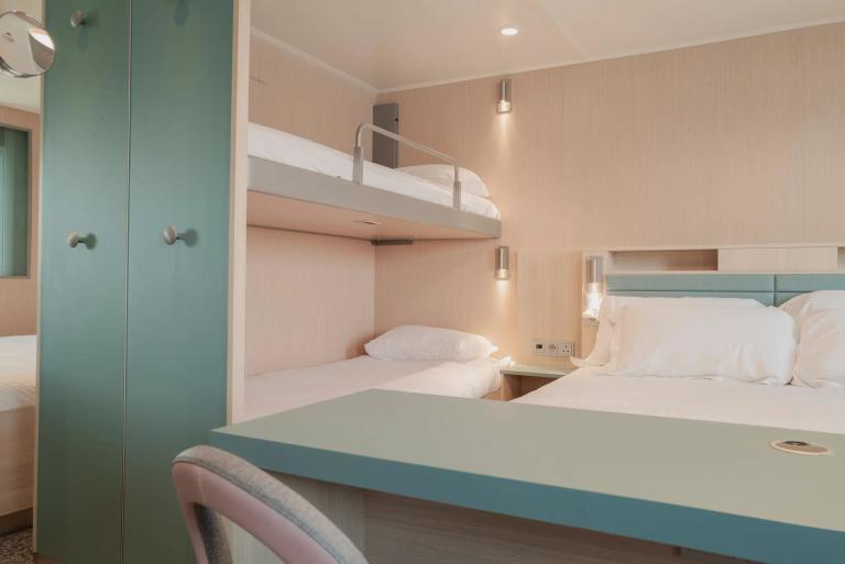 6 Berth Outside Cabin