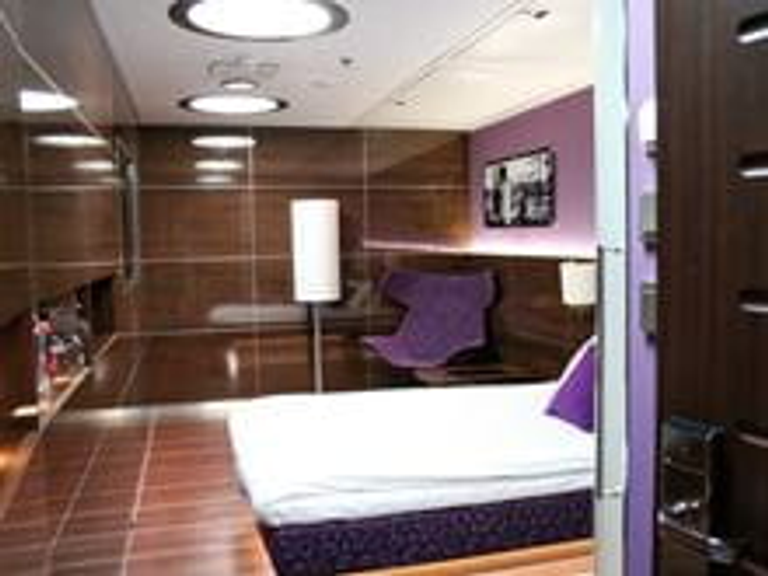 2 Berth Skylight Suite Outside Cabin