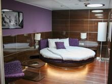 2 Berth Skylight Outside Cabin, Circular Bed