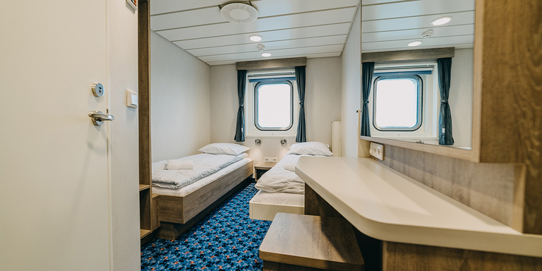 2 Bed Outside Cabin, lower beds