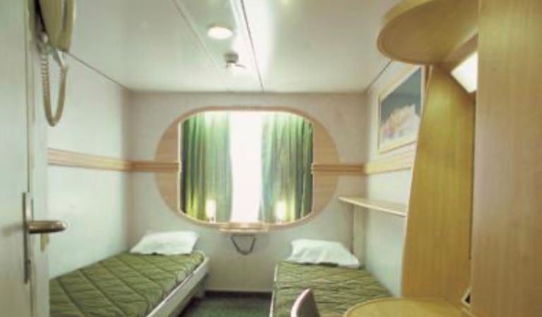 4 Berth Outside Cabin with a Private Bathroom