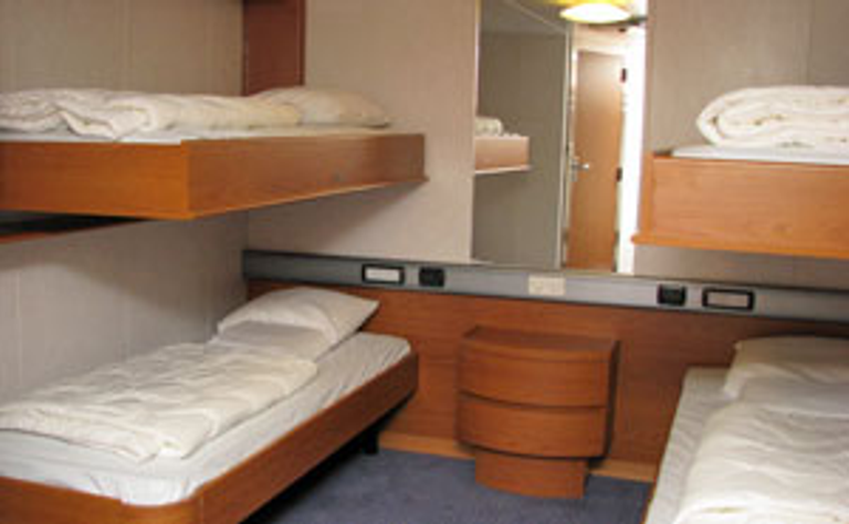 4 Bed Inside Cabin, bunk beds