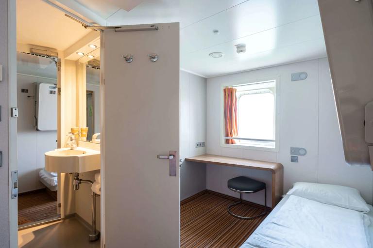 4 Berth Outside Cabin