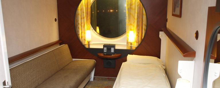 4 Berth Outside Cabin