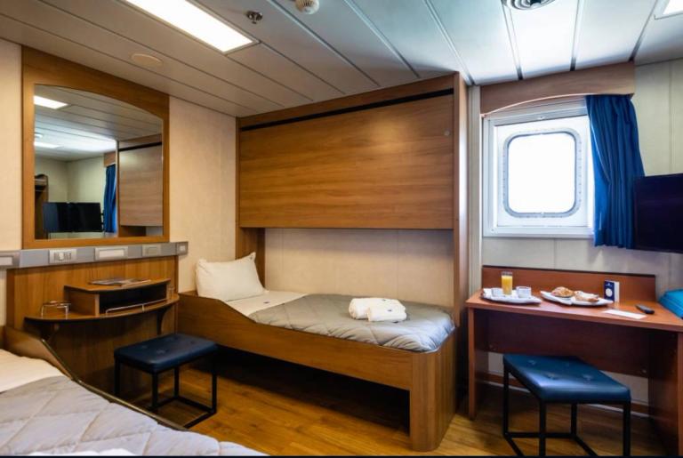 Deluxe 4 Berth Outside Cabin