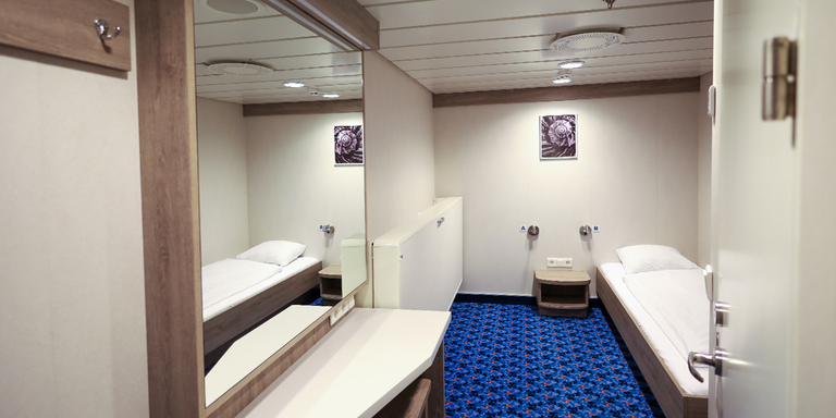 2 Bed Inside Cabin, lower beds