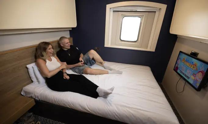 클럽 캐빈 (창문 포함, 더블 침대 1개 및 2층 침대 3개)