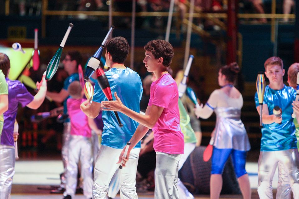 Teen performers juggling for the Peru Amateur Circus.