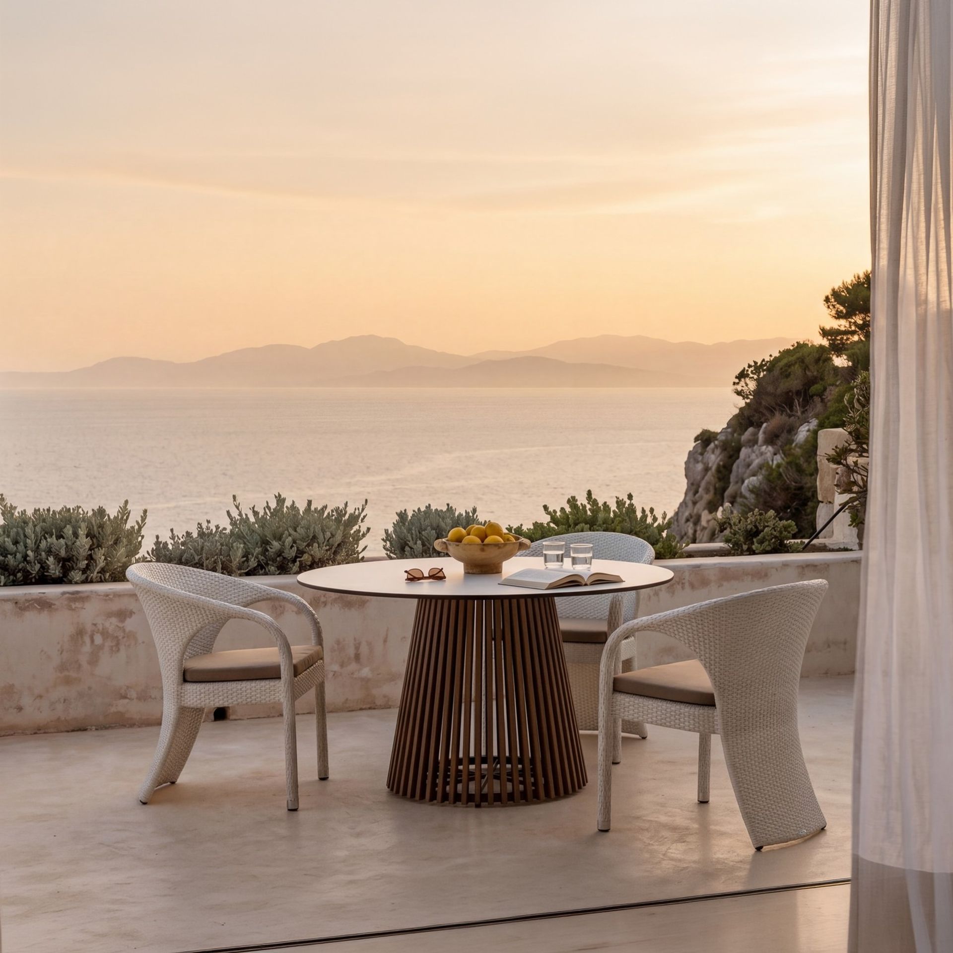 Woven & rattan-look chairs