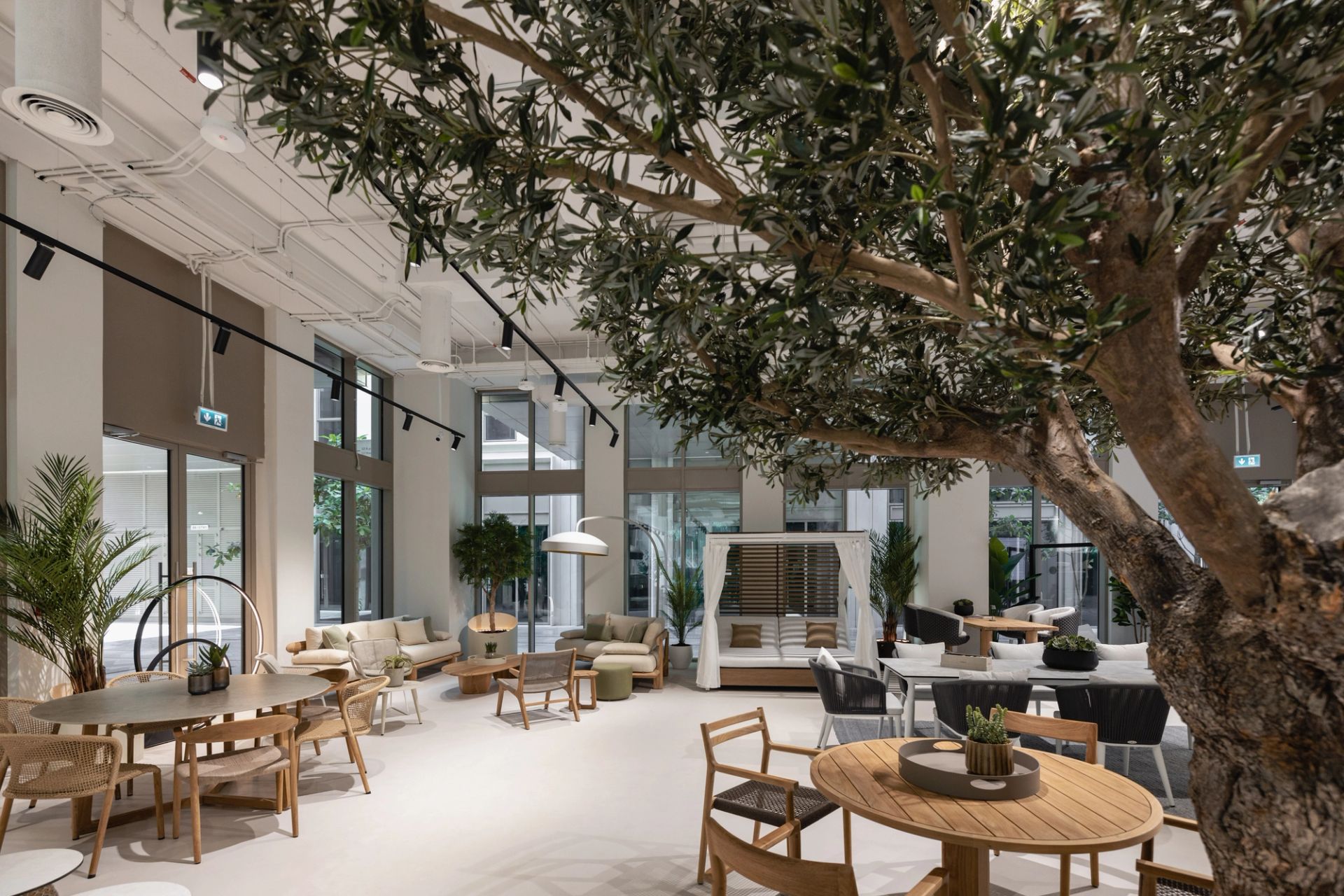 BLOOM Dubai Showroom 01