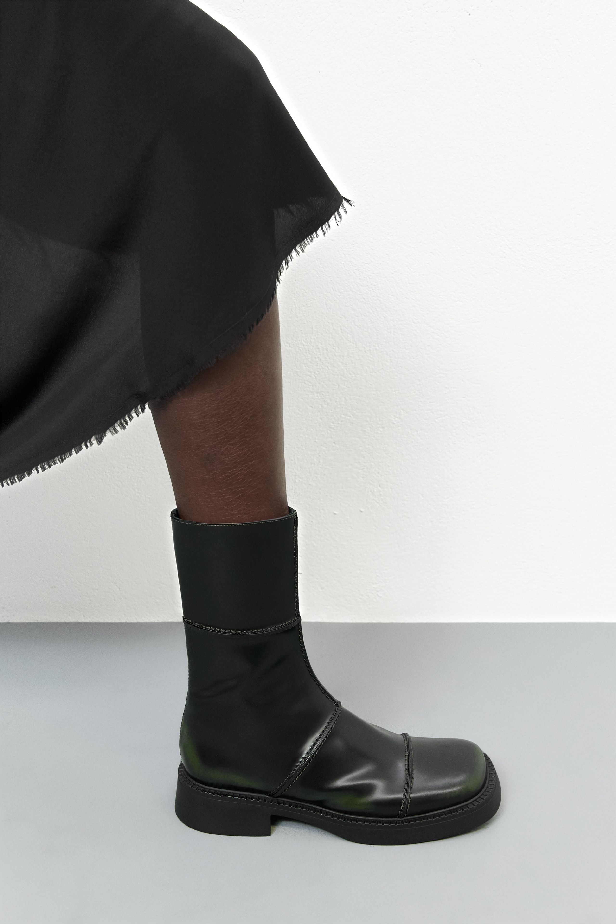 Dahlia Boots - Black Khaki Brush Off Leather | Miista