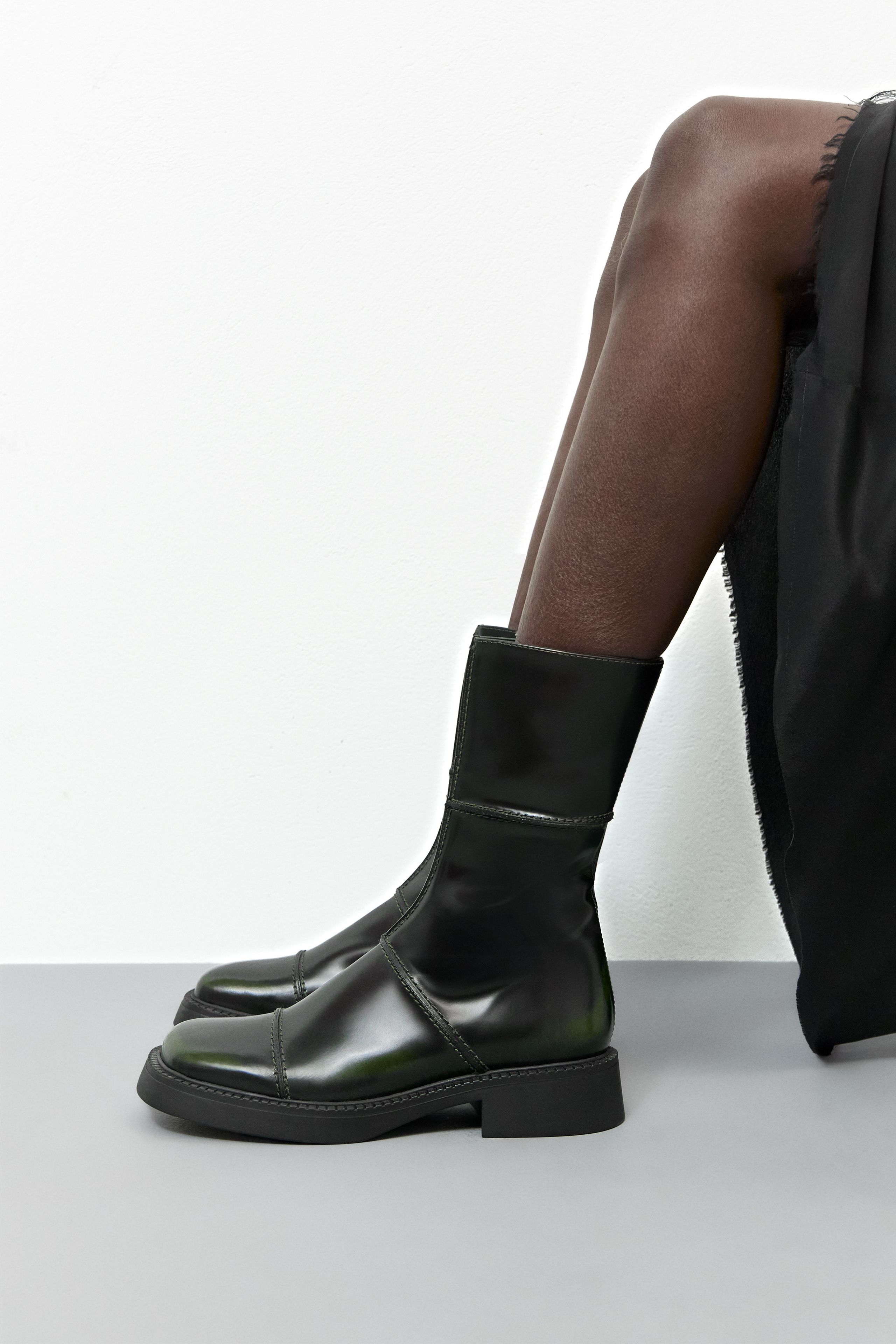 Dahlia Boots - Black Khaki Brush Off Leather | Miista