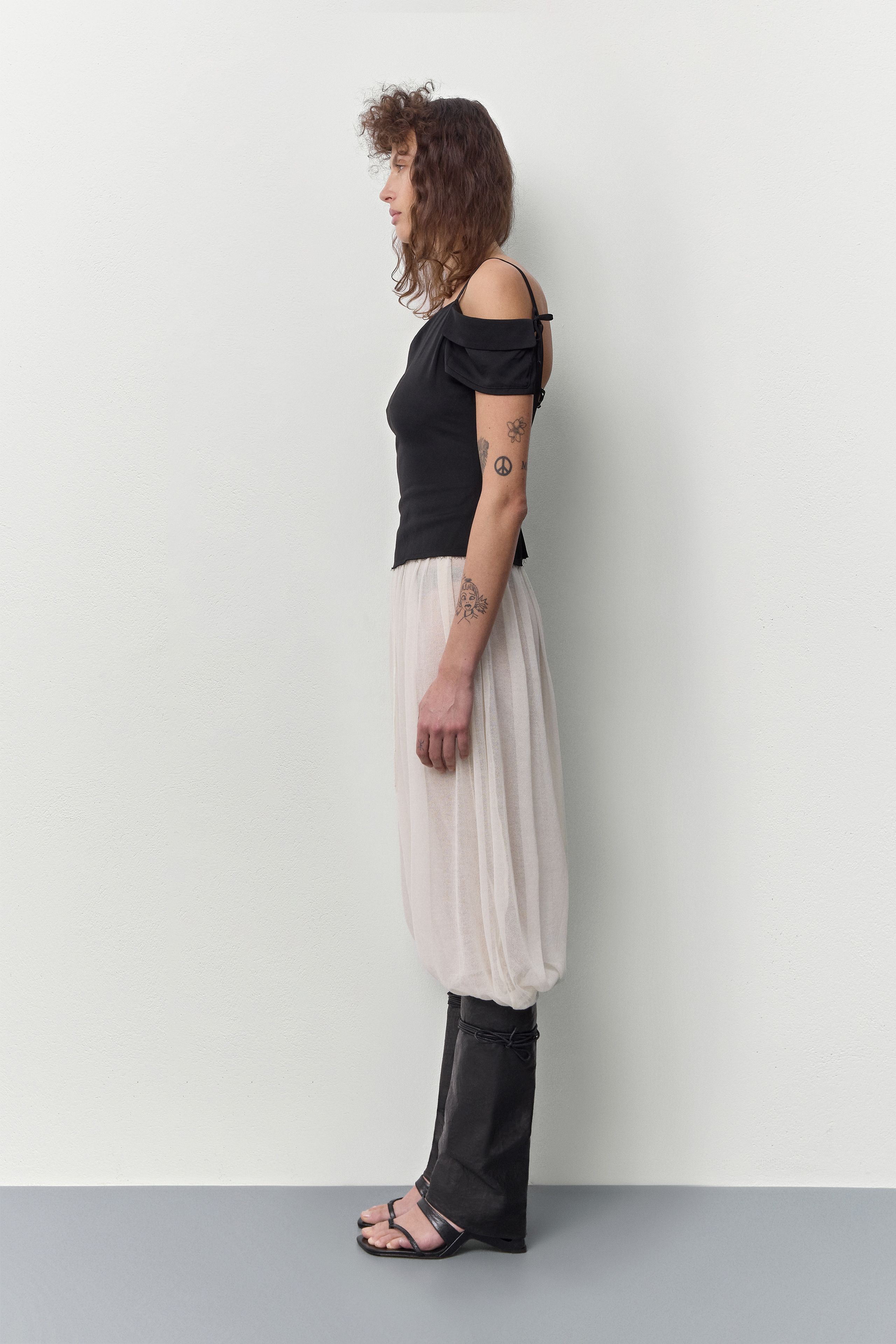 Blazie Top - Black Satin | Miista