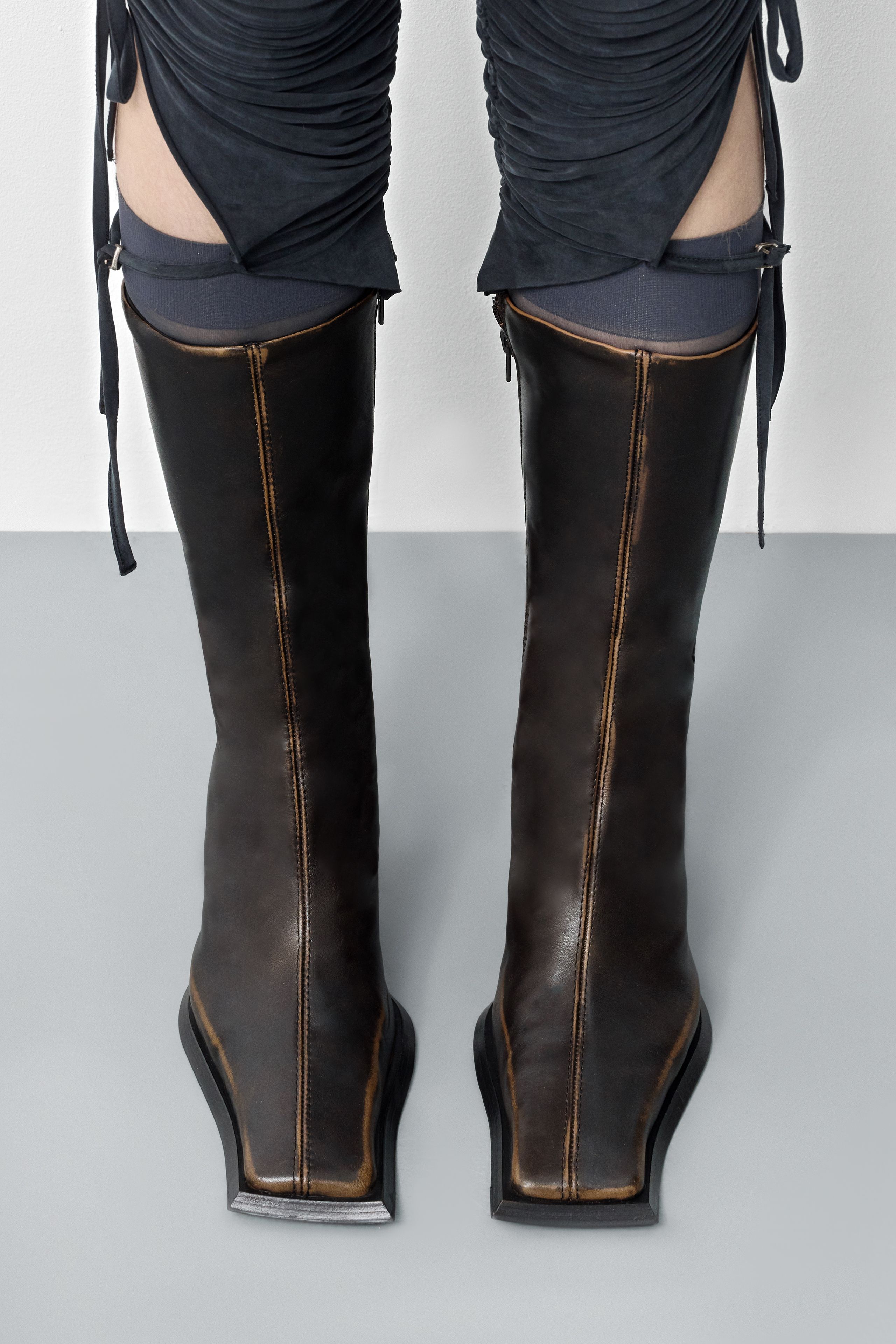 みらこすた Alfa Boots - Brown Brush Off Leather | Miista