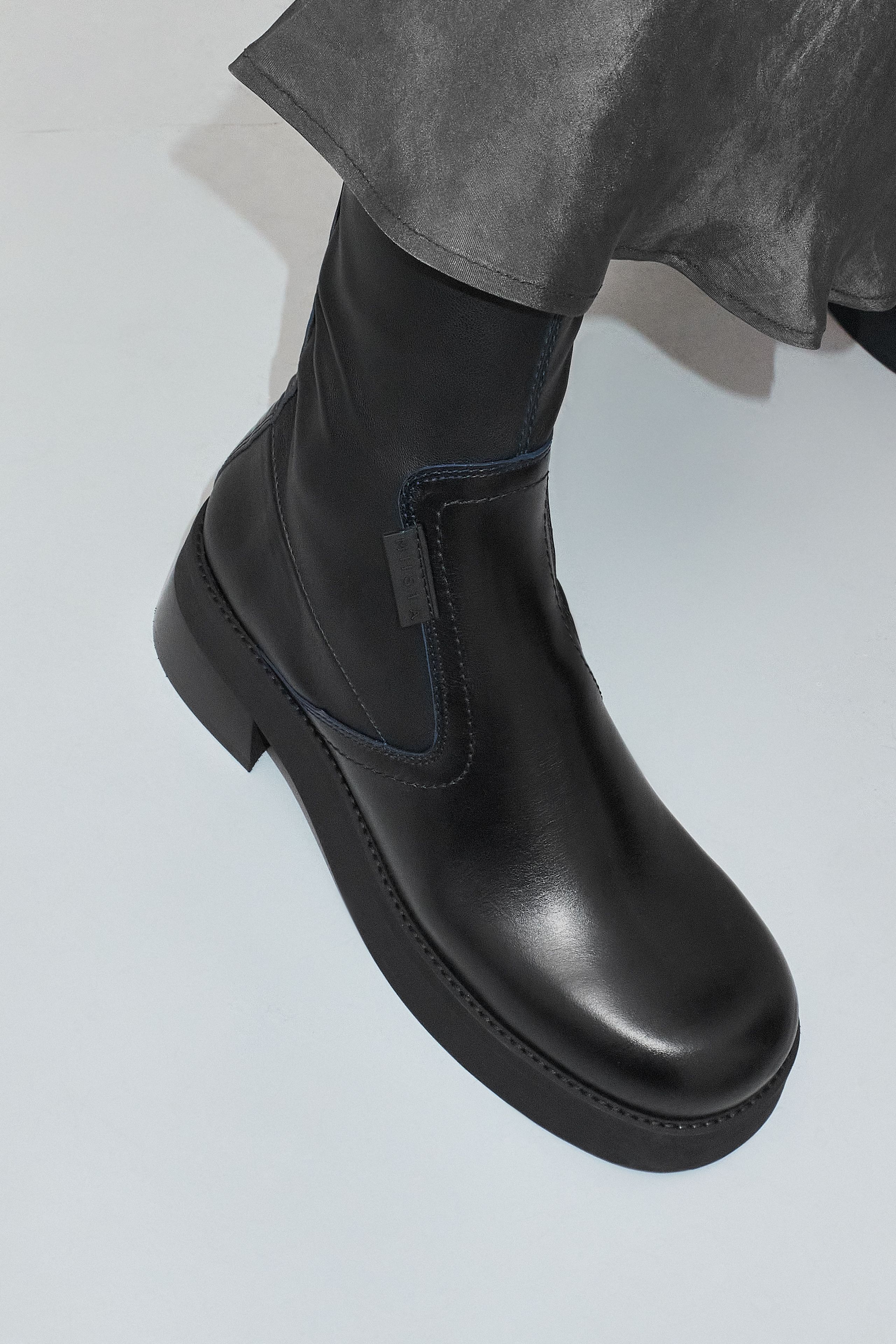【関税込み】Miista ブラック New Oliana アンクルブーツ New Oliana Black Ankle Boots | Miista