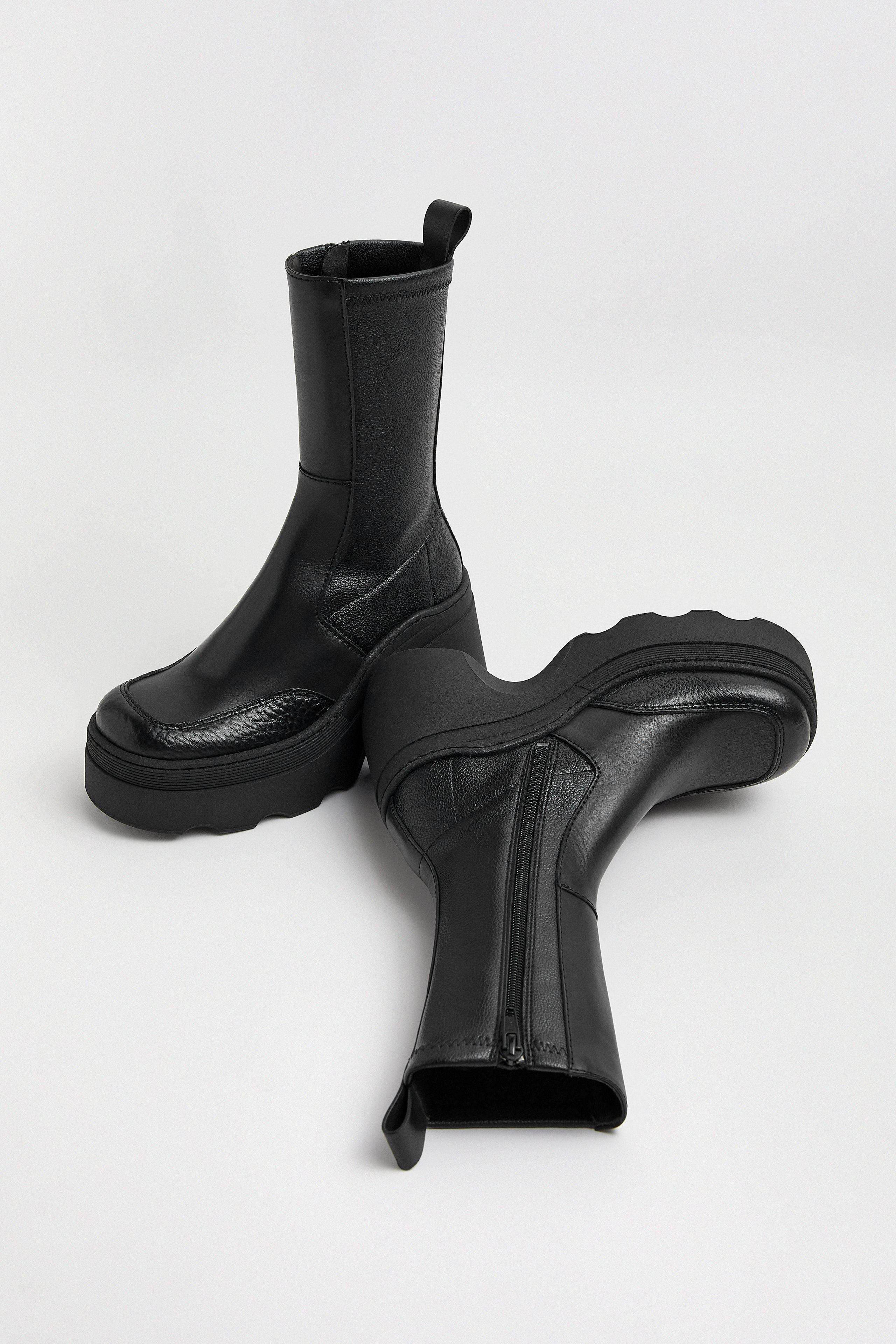 Deandra Boots - Black Stretch Grainy Leather | Miista