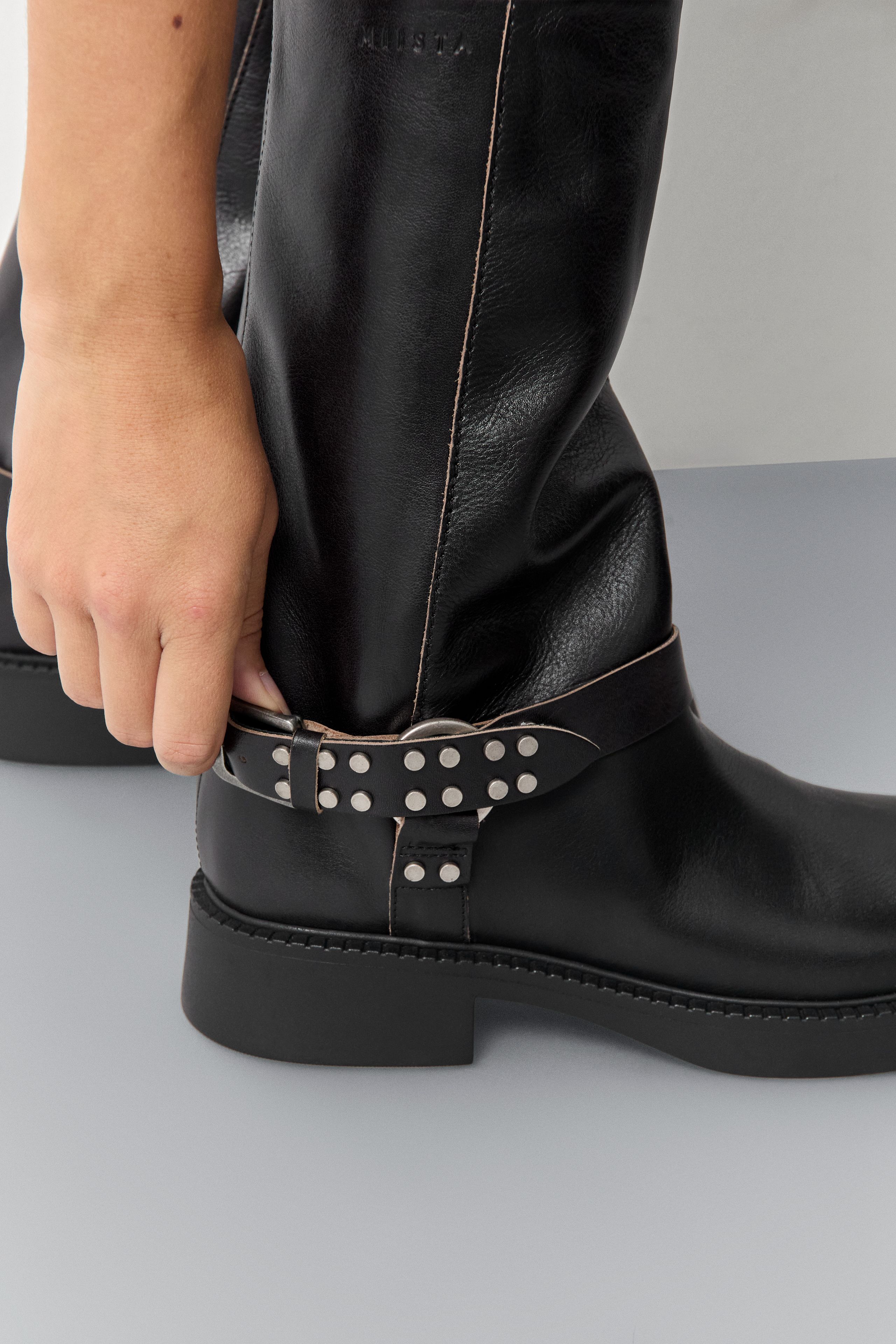 Maitea Boots - Black Brush Off Leather | Miista