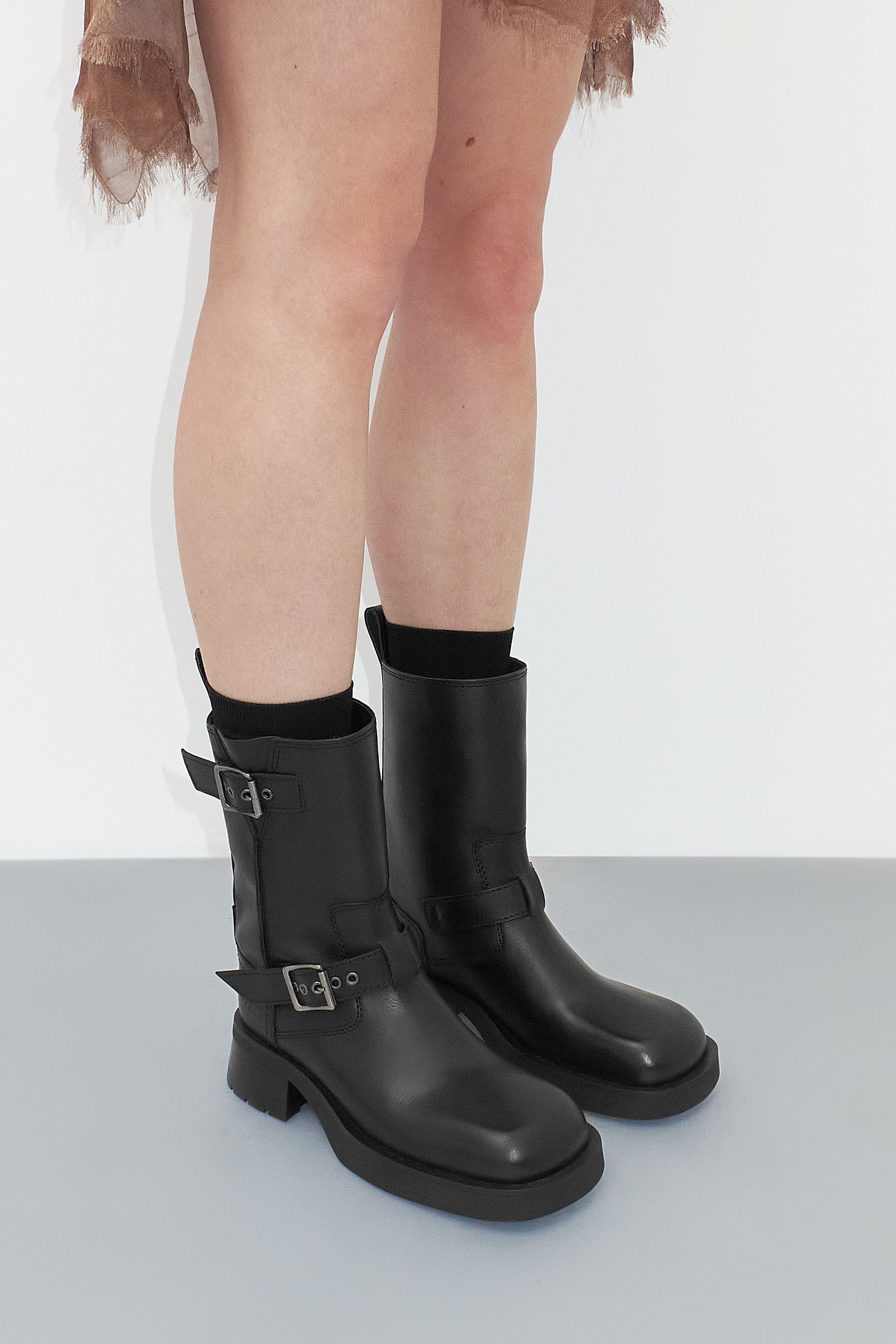 【関税込み】Miista ブラック Renate ブーツ Black Renate Boots by Miista on Sale