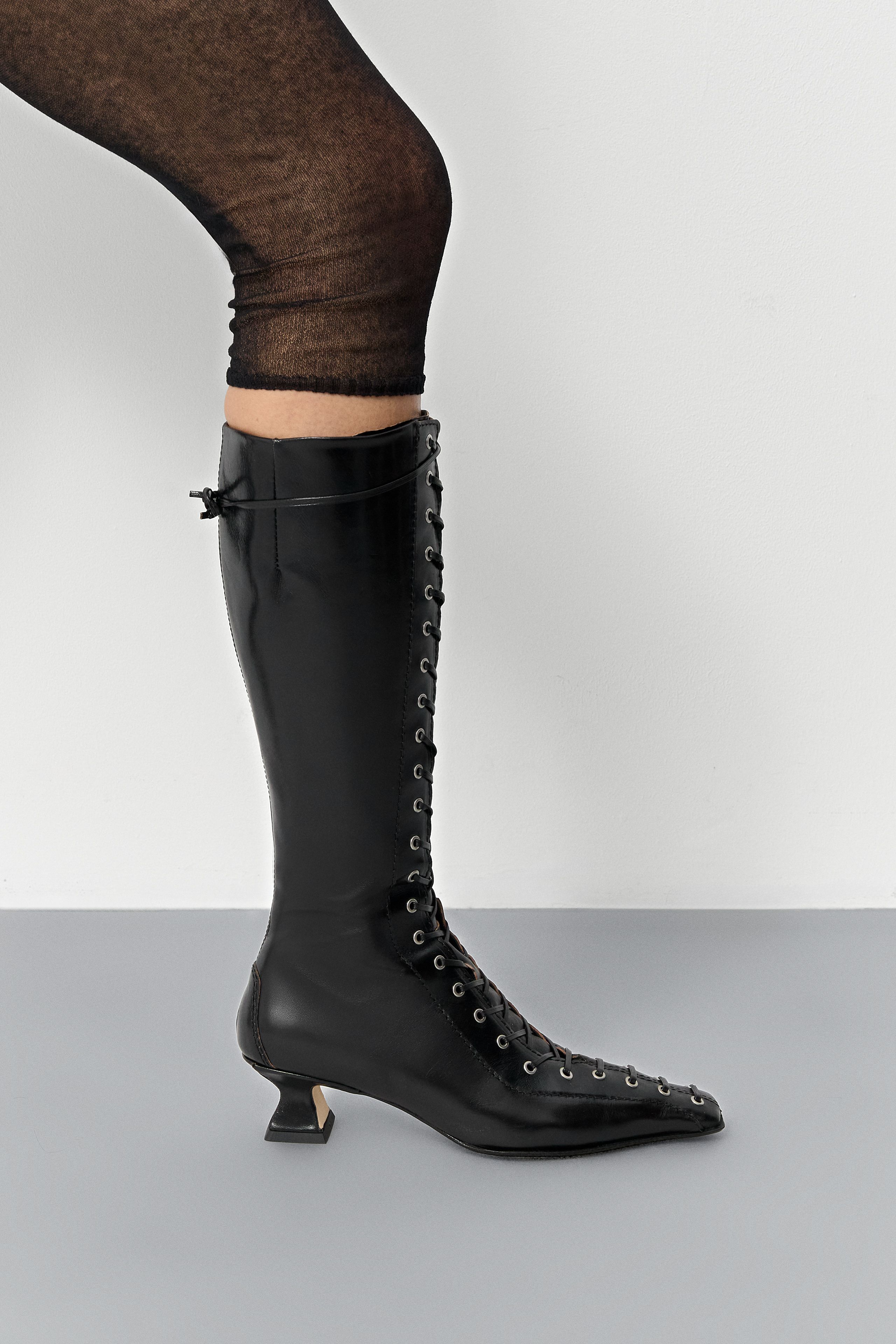 Lucy Boots - Black Leather | Miista