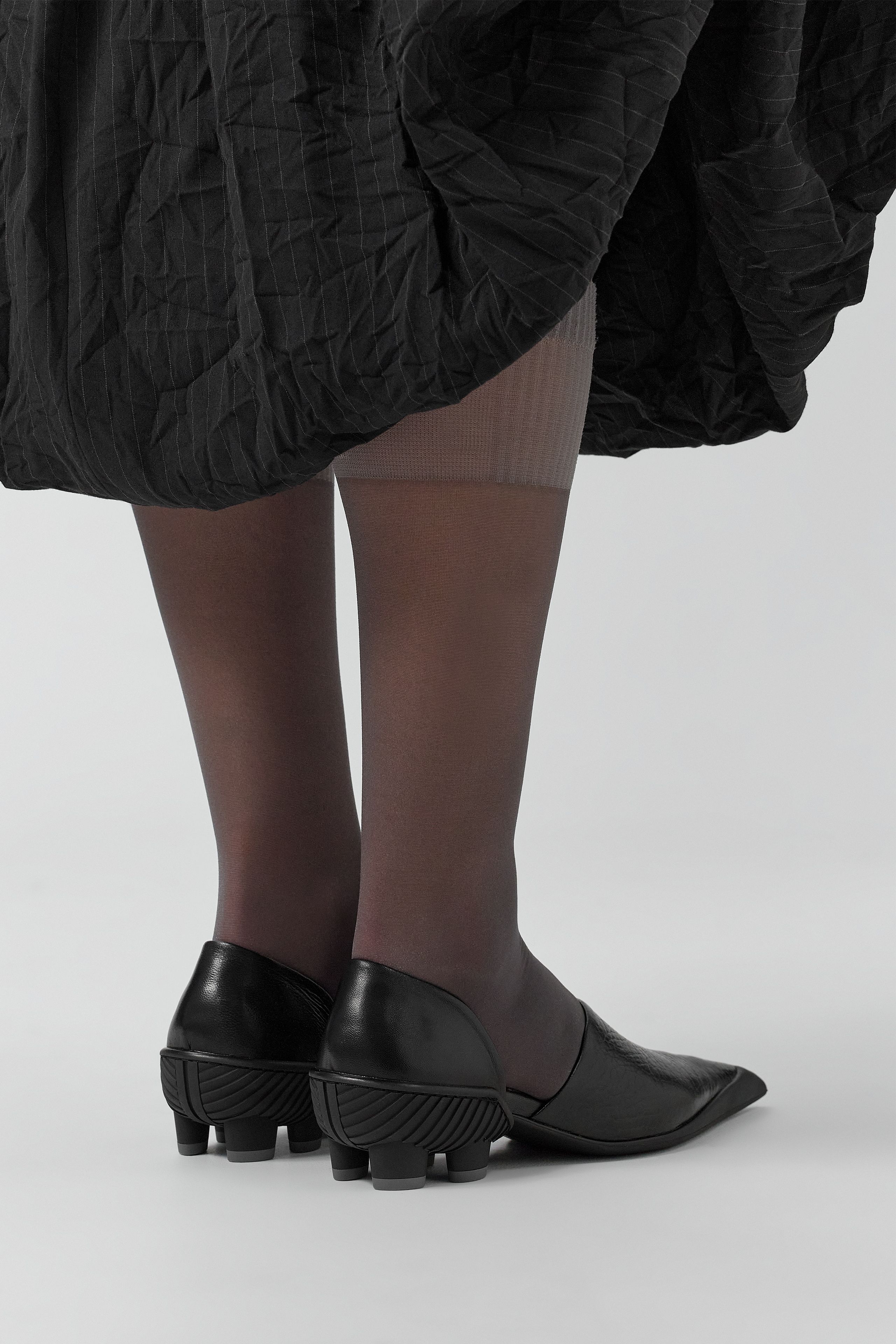 Delt Courts - Black Leather | Miista