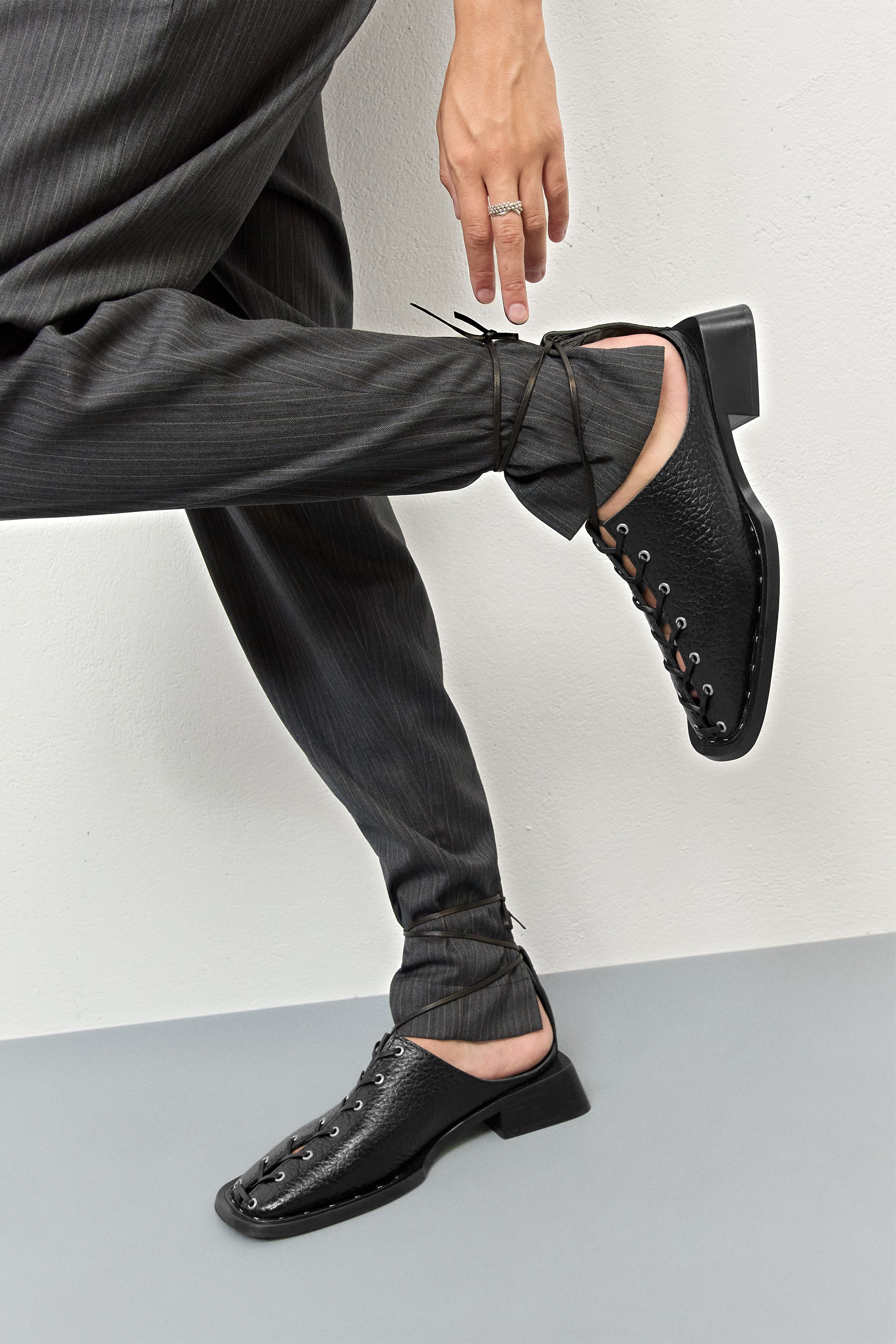 Rosella Mules - Black Grainy Leather | Miista