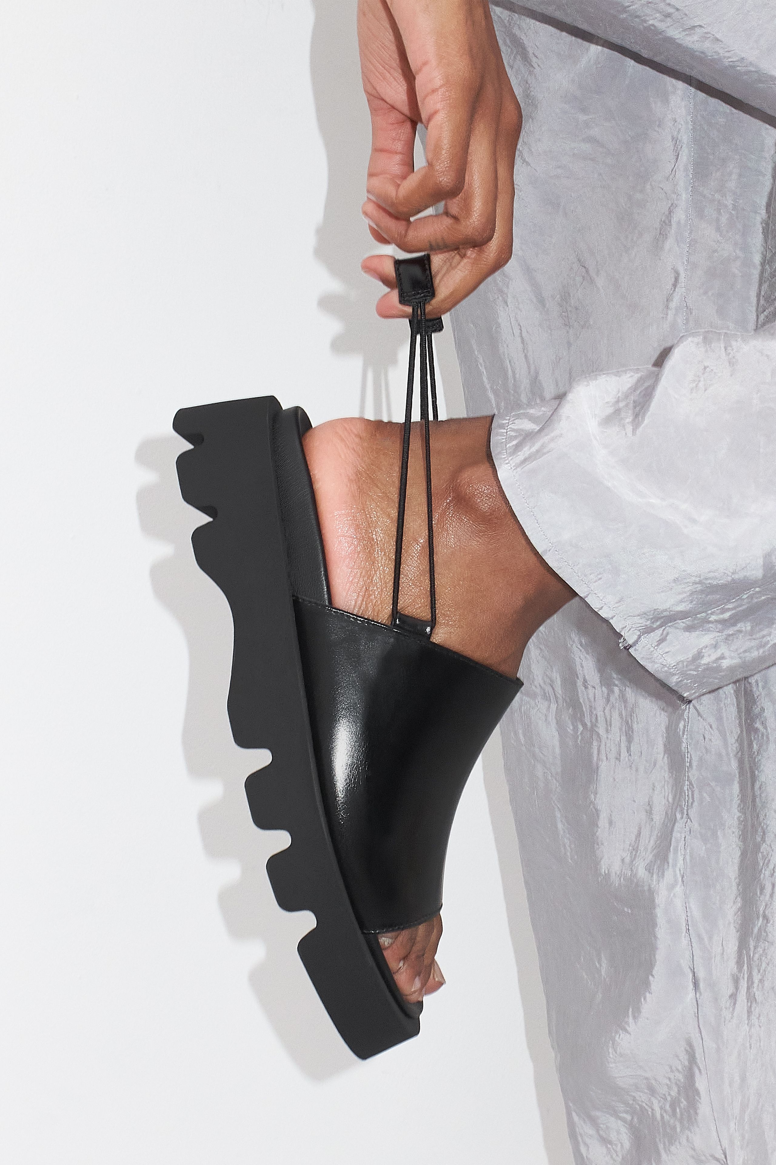 Noreen Sandals - Black Leather | Miista