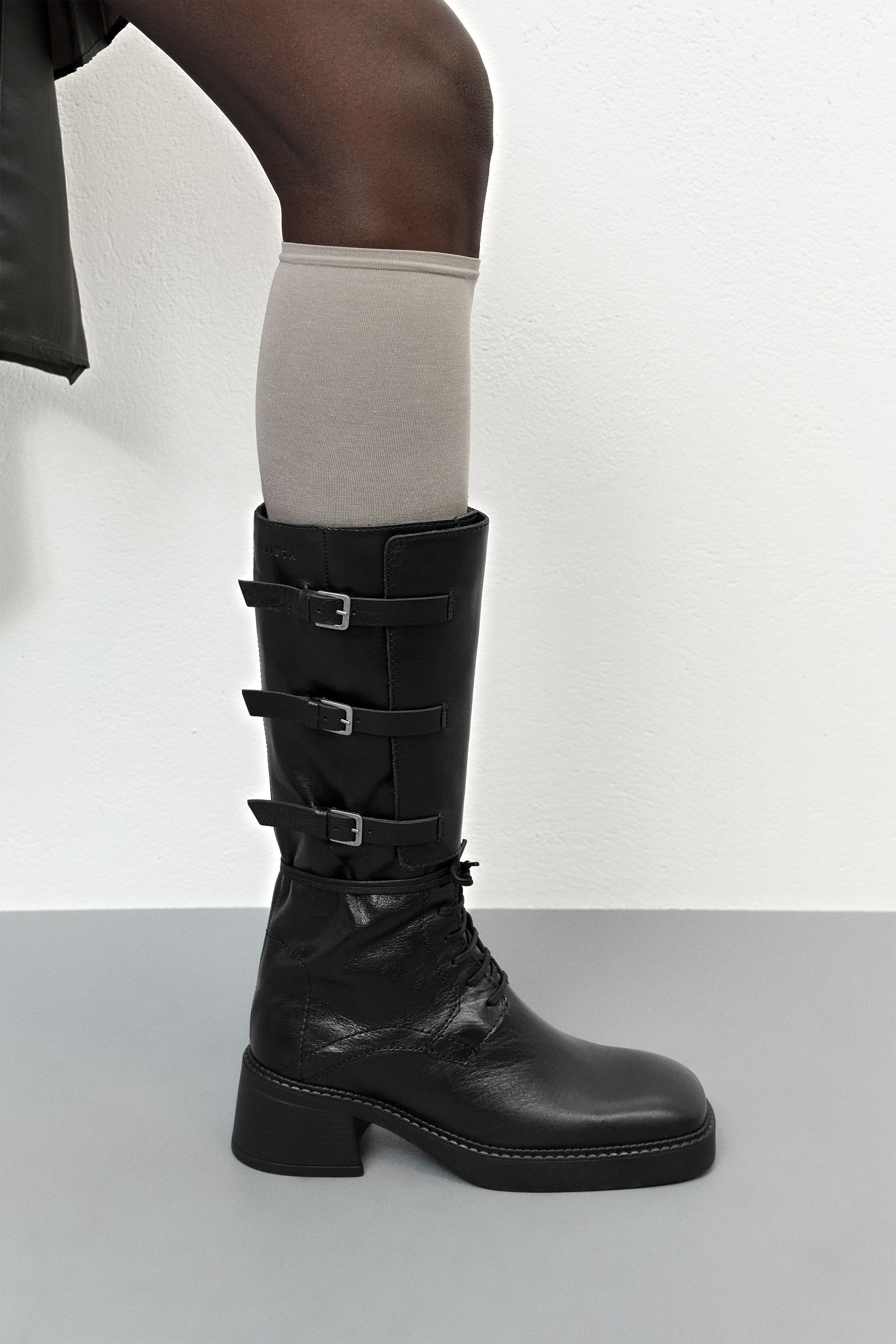 【関税込み】Miista ブラック Dreda ロングブーツ Black Dreda Tall Boots by Miista on Sale